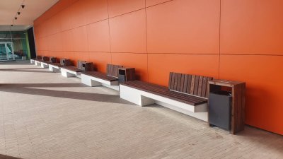 metalfabrik Contemporary style bench with wooden planks for seat and backrest